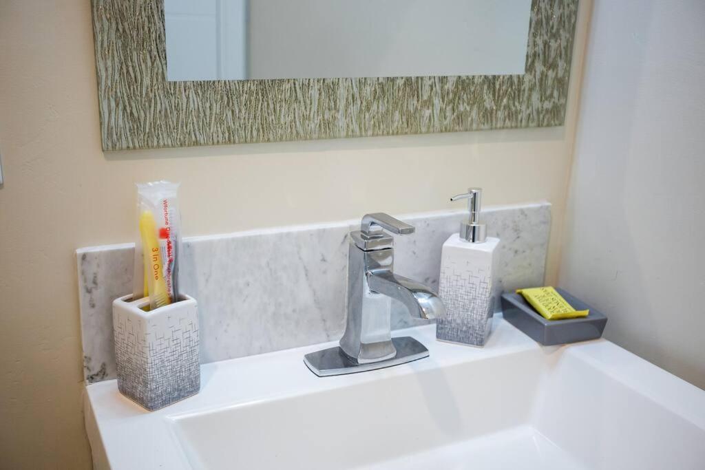 1-Bedroom With Cali King Size Bed In San Diego Esterno foto